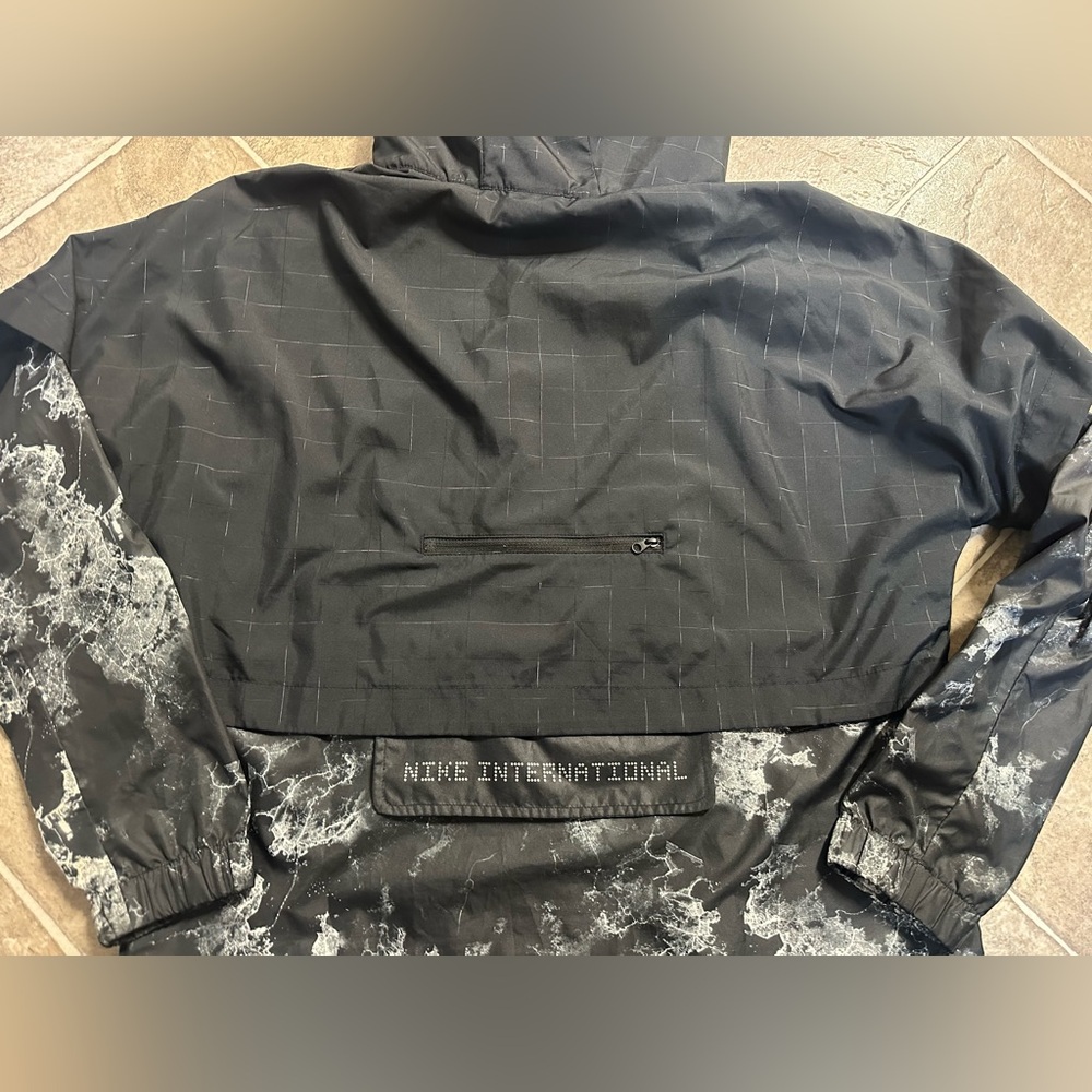 Nike Windrunner - Picture 8 of 8